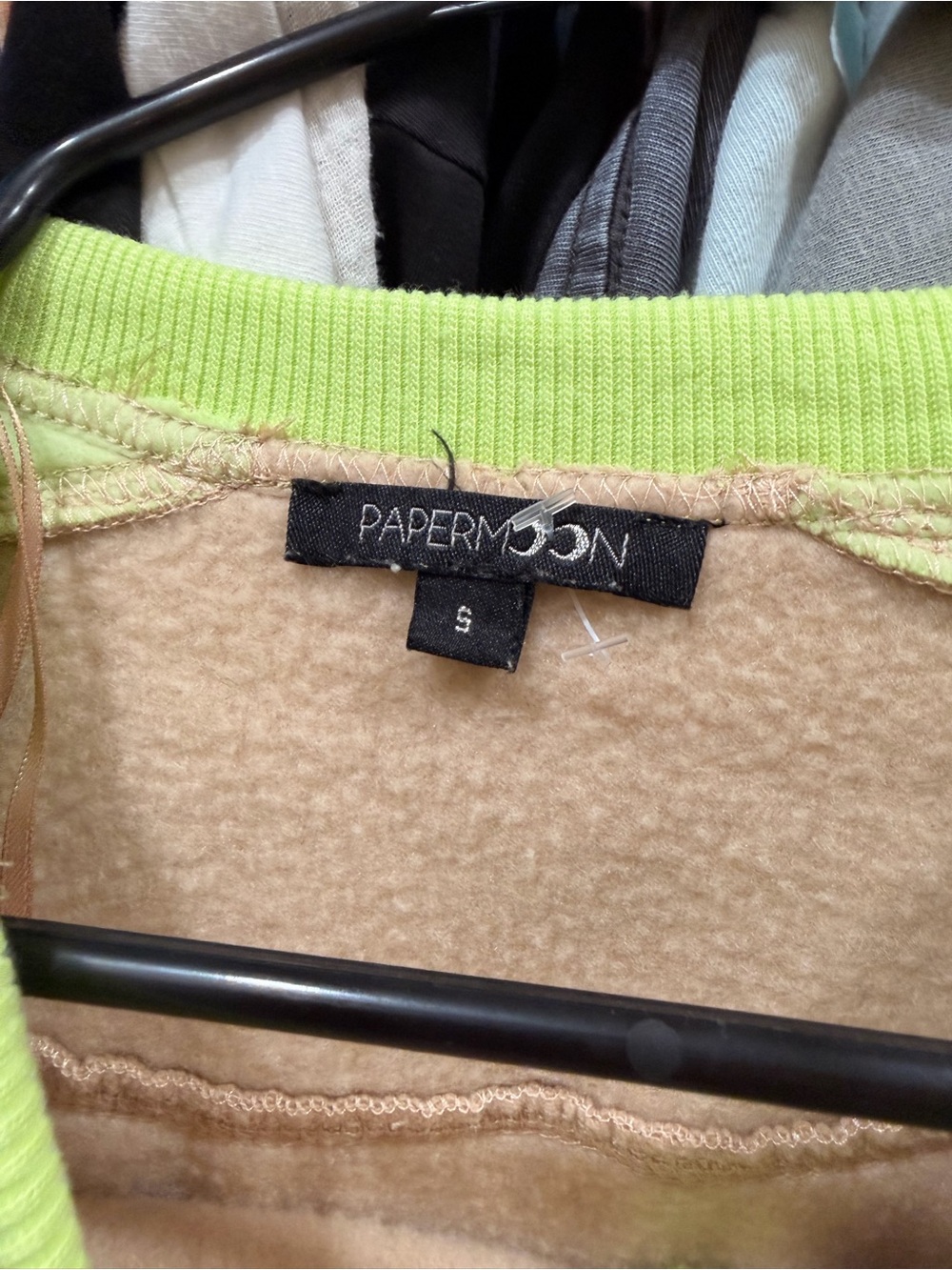 Colorblock Cropped Sweatshirt in Beige & Lime - Picture 2 of 2